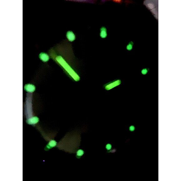 Timex Q Men's Watch Vintage Quartz Gold Dial Day Date 33mm Stainless Steel Band - Picture 7 of 14